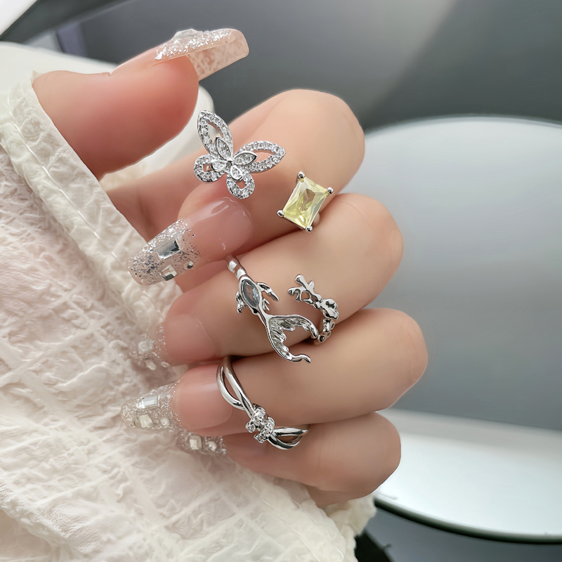 The new butterfly Little goldfish fashion and light luxury open ring exudes a feminine and high-end charm. It features a unique and cold style with exquisite craftsmanship details Picture