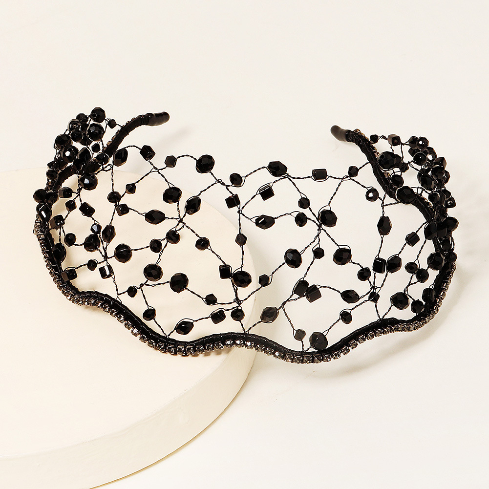 Amazon exquisite hair bands, hand-woven head mesh hair accessories, female performance and catwalk accessories, European and American bride mesh headwear Application Scenario