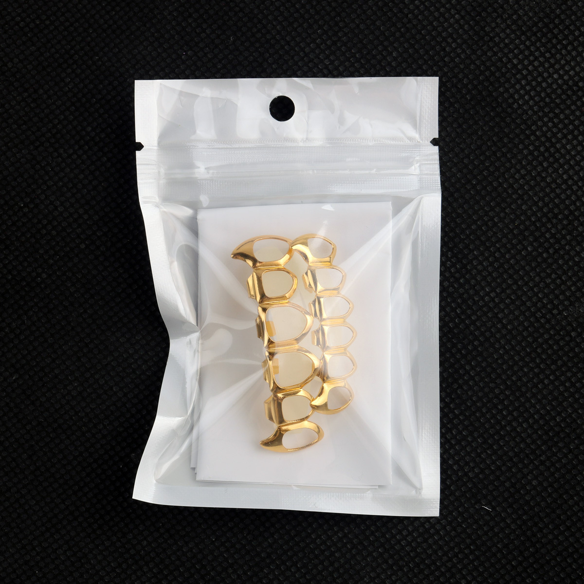 The manufacturer supplies popular Hiphop decorative braces with real gold plating and hollowed-out teeth grills from Europe and America Application Scenario