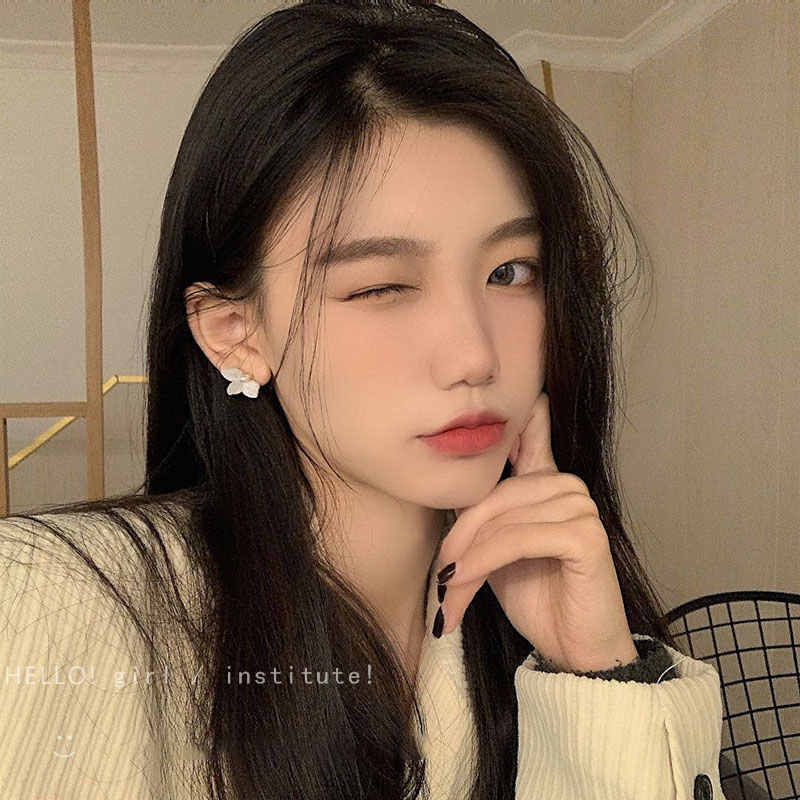 S925 Silver needle, Korean Dongdaemun Rock Tea white small earrings, Hong Kong-style niche retro shell flower ear clips for women Specification drawing