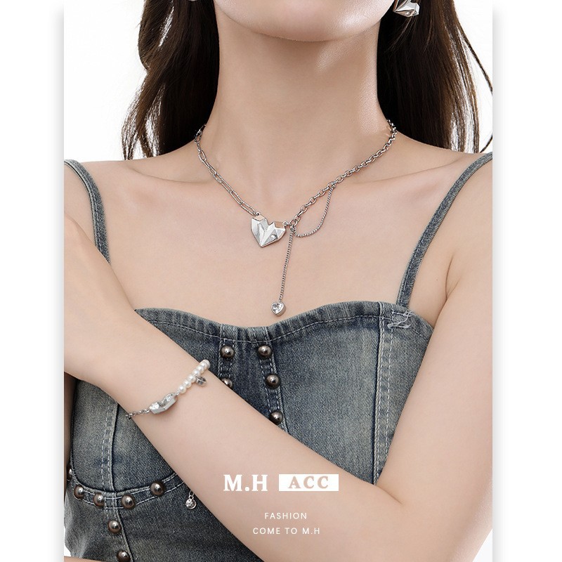 Original summer new heart-shaped necklace for women, light luxury, niche and high-end feel, collarbone chain, cold style design neckchain accessory details Picture
