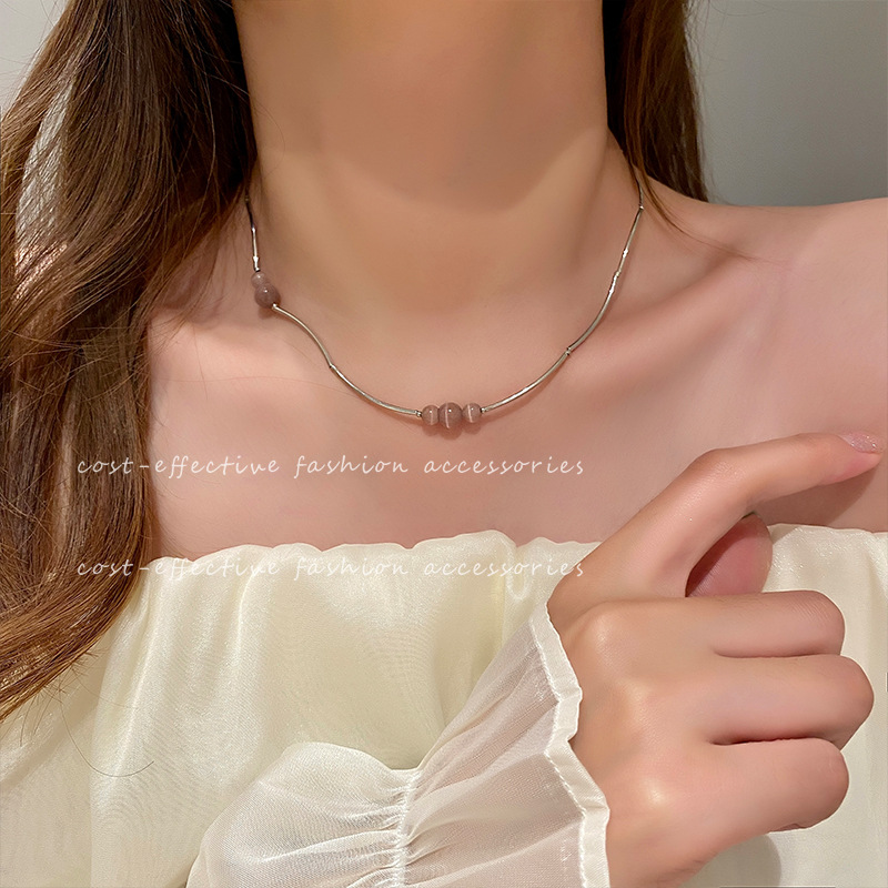 This Korean simple purple cat's eye stone necklace features a niche design with a minimalist and cold style. The collarbone chain is in an ins style details Picture