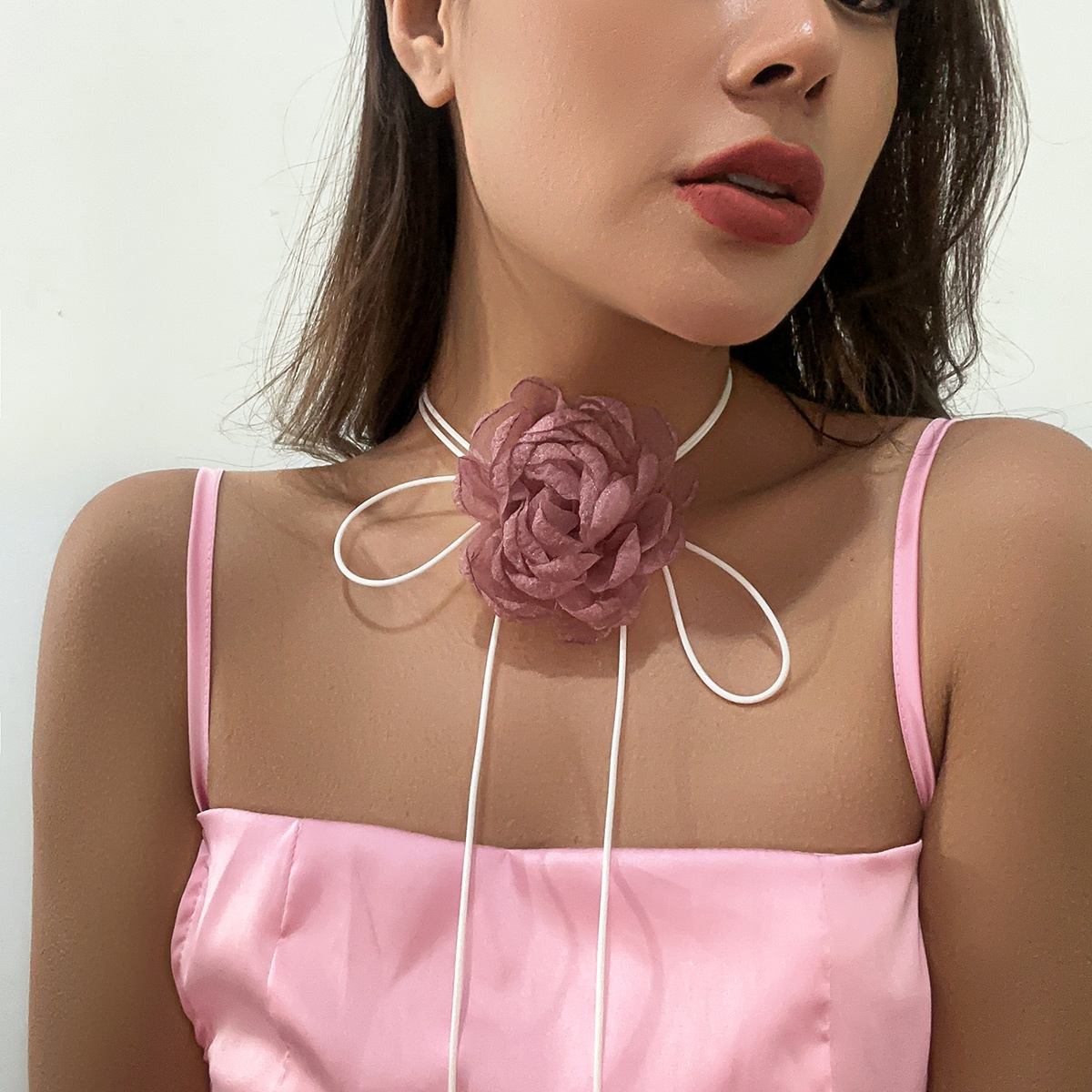 European and American cross-border jewelry, retro pull-out choker fabric flower collar, simple wax thread ribbon tassel necklace Application Scenario