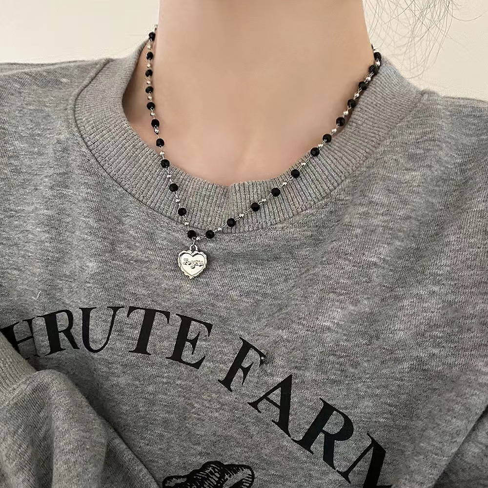 Spicy girl style black crystal beaded heart-shaped necklace, women's collarbone chain, design sense, niche and elegant necklace accessory details Picture