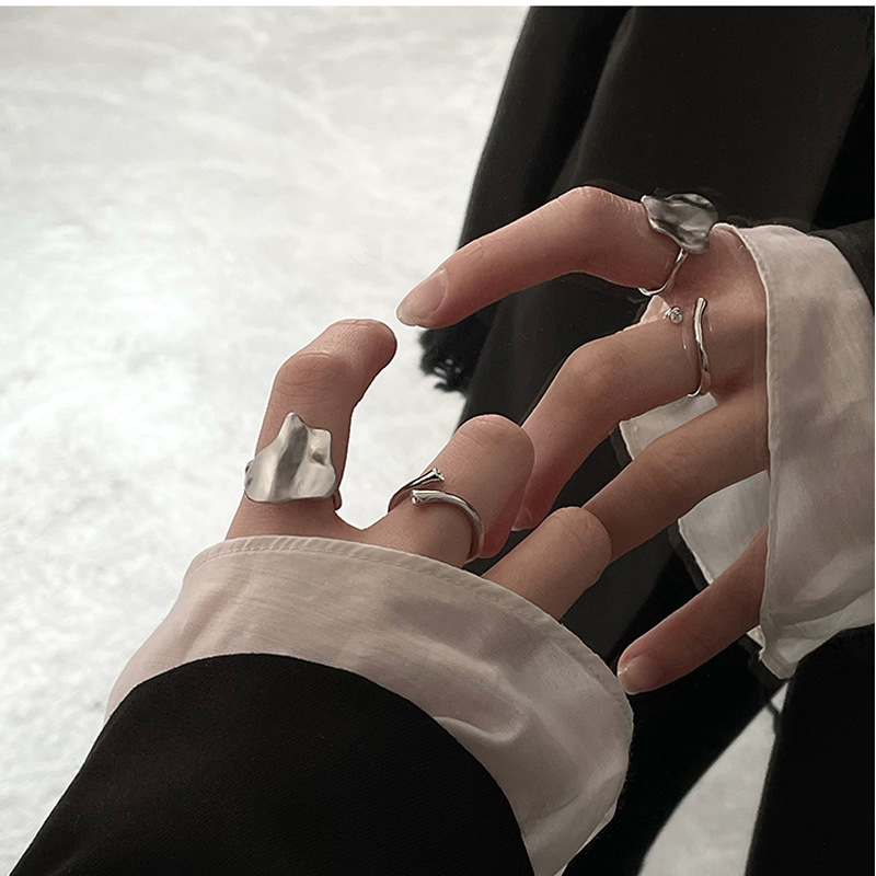A niche design with cross-inlaid zircon ring for women, featuring a light luxury, simple and individual style, and a cold and elegant ins high-end ring Specification drawing