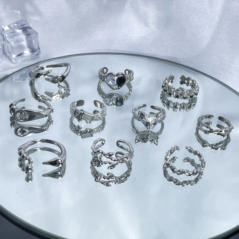 Irregular, unique, plain ring, simple and fashionable open ring, a cold and aloof style for women, with a sense of high-end elegance, sweet and cool, light luxury ring Application Scenario