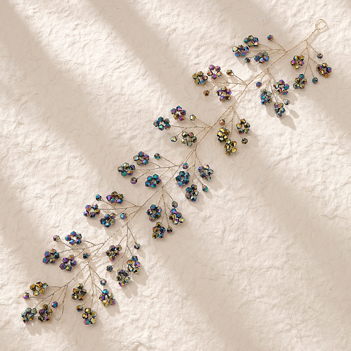 The bride's headwear is a pure handcrafted crystal braided hair tie with a European and American style. It is suitable for birthday party wedding dress accessories details Picture