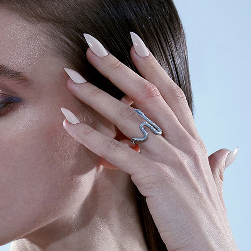 Cool and unique texture snake-shaped opening ring, a cold and unique design for women, hip-hop, simple and fashionable food ring details Picture
