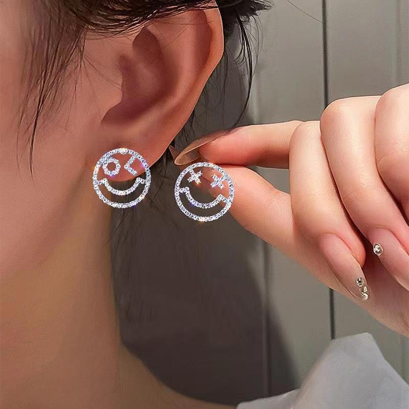 Fashionable and versatile, sparkling diamond micro-set smiling face stud earrings for women, light luxury, niche style, individual design sense, simple earrings full figure