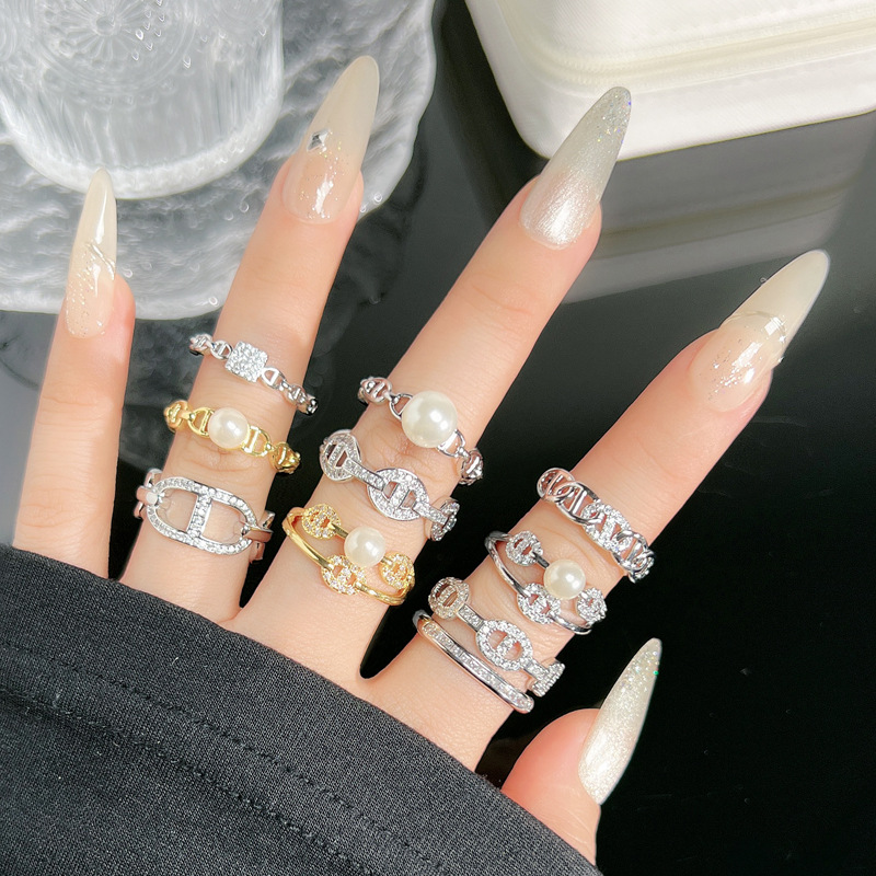 A light luxury and niche design sense double-layer pig nose hollowed-out opening ring, a high-end women's style, an ins simple and versatile ring details Picture