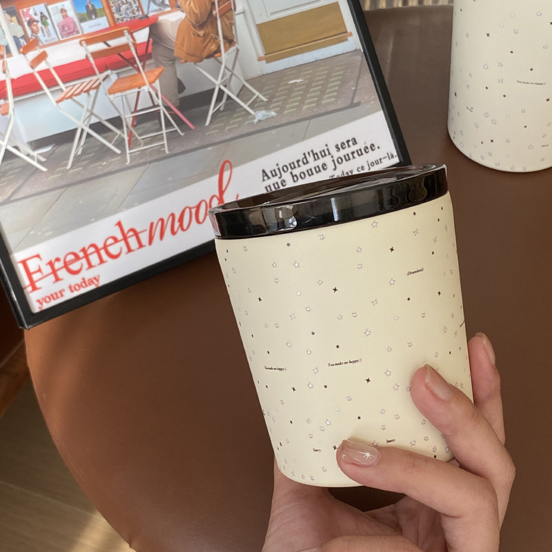 A low-key and niche star travel cup with a frosted texture, made of 304 stainless steel, is a coffee insulated cup with a car lid and a couple's cup details Picture