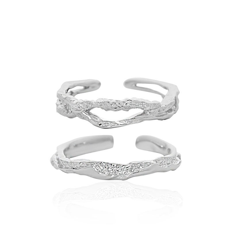 This niche design features a simple texture and is versatile. It's a plain ring with an open opening. It's a cool and stylish ring for women on Instagram Item Picture
