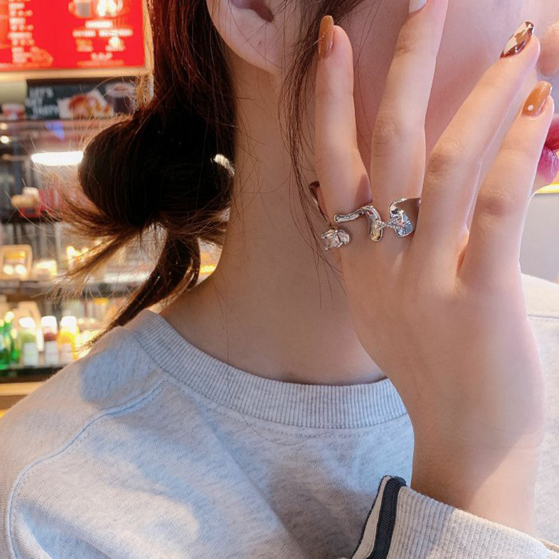 A unique zirconia open ring with a European and American design sense, an irregular and cold style for women's ins, versatile and personalized index finger ring Application Scenario