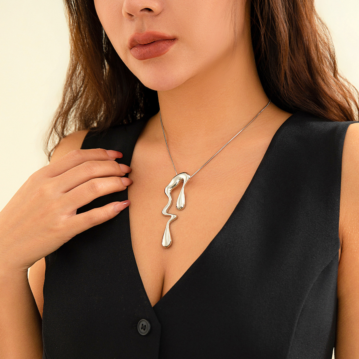 European and American cross-border jewelry liquid design sweet and cool Necklace Necklace metal style irregular water drop necklace Specification drawing