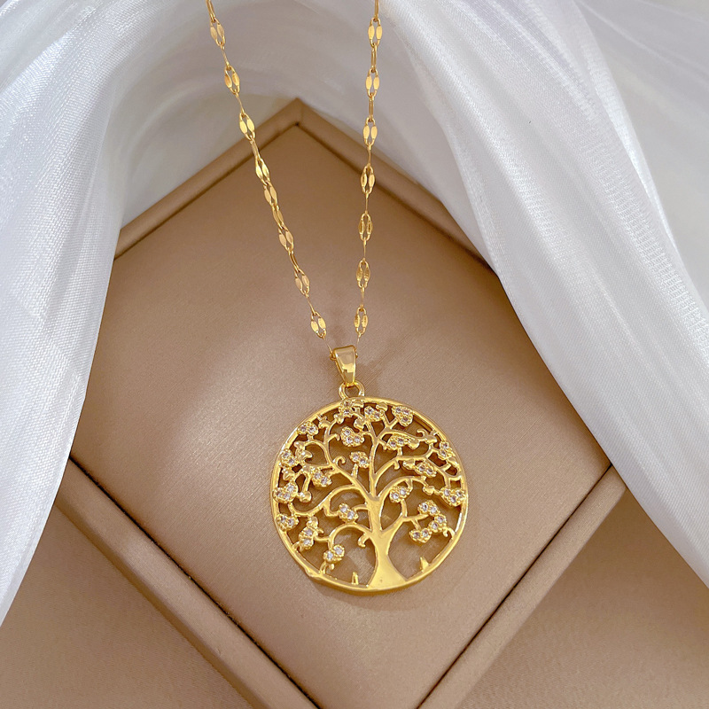 【 Titanium Steel 】 Circular Big Tree Light Luxury Cross-border Banquet Wedding necklace, versatile collarbone chain for female Internet celebrities, titanium steel chain Application Scenario