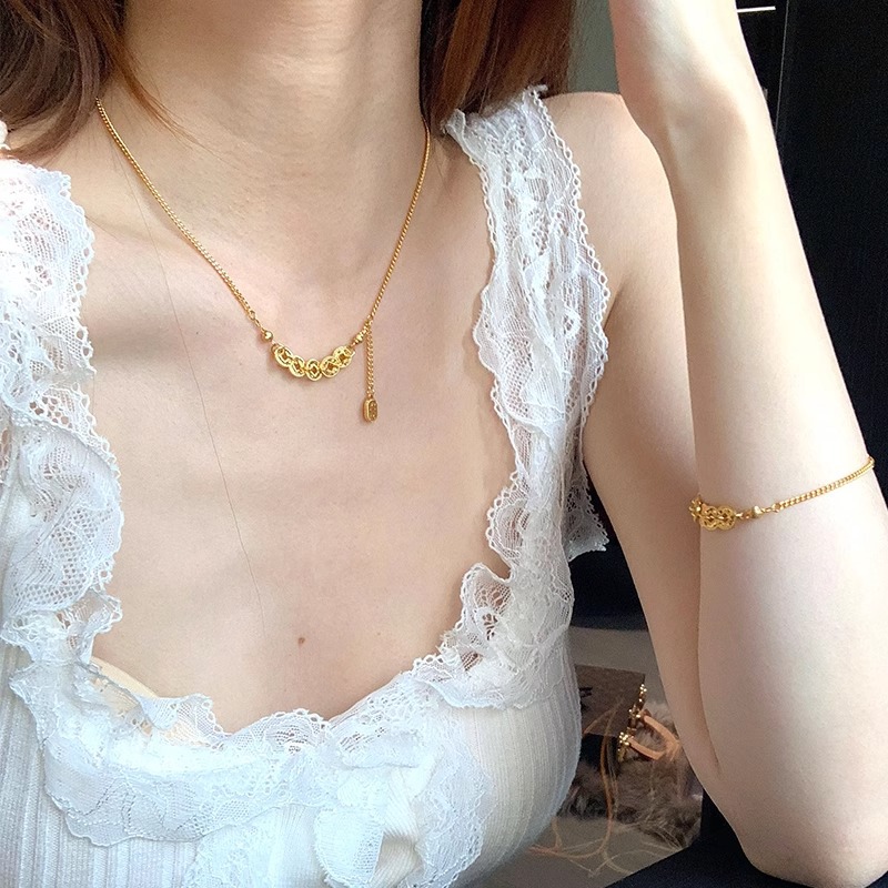 New Chinese-style crushed ice Five-Emperor Coin copper coin necklace, women's light luxury, niche design, fashionable collarbone chain neck chain Specification drawing
