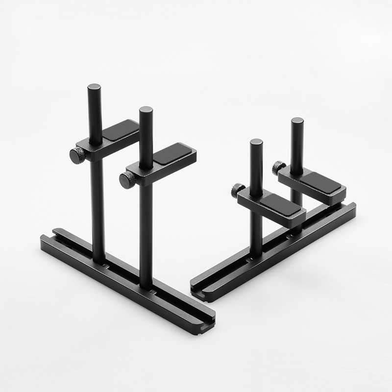 A vertical fixed jack bracket for graphics card support is installed at the bottom of the fan position of the chassis graphics card bracket in the cold-piercing sea-view room Specification drawing