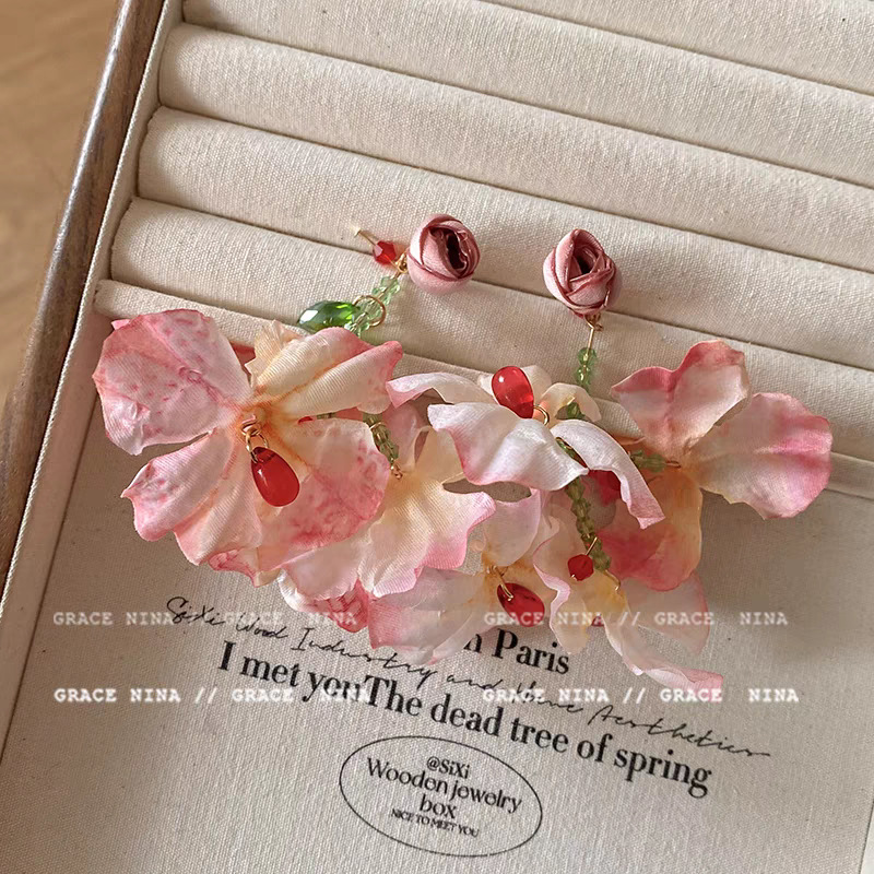 Spring Outing Notes! Vacation-style dry rose flower earrings for women, 2025 new style island stud earrings, exaggerated and elegant earrings Application Scenario