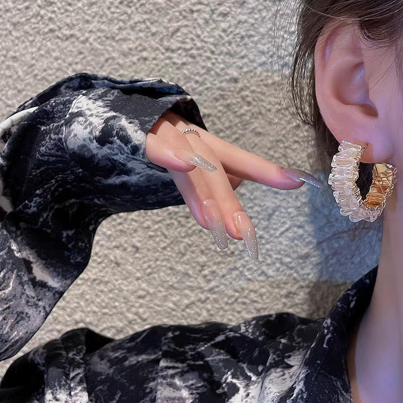 Black zircon earrings, 2025 new style, high-end ear rims, light luxury punk earrings, European and American style exaggerated handcrafted ear studs Specification drawing