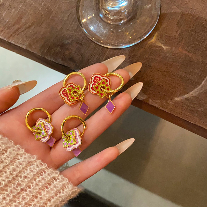 New Chinese-style vintage purple enamel earrings for women, unique and high-end earplugs, 2025 new ethnic earrings full figure