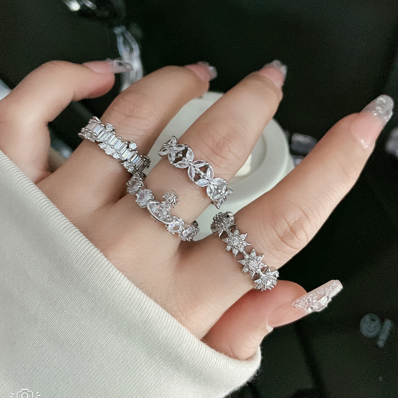 A light luxury full-diamond fashion open-mouth ring with an Instagram cold style, individual temperament, niche and high-end feel, a Saturn ring index finger ring Specification drawing