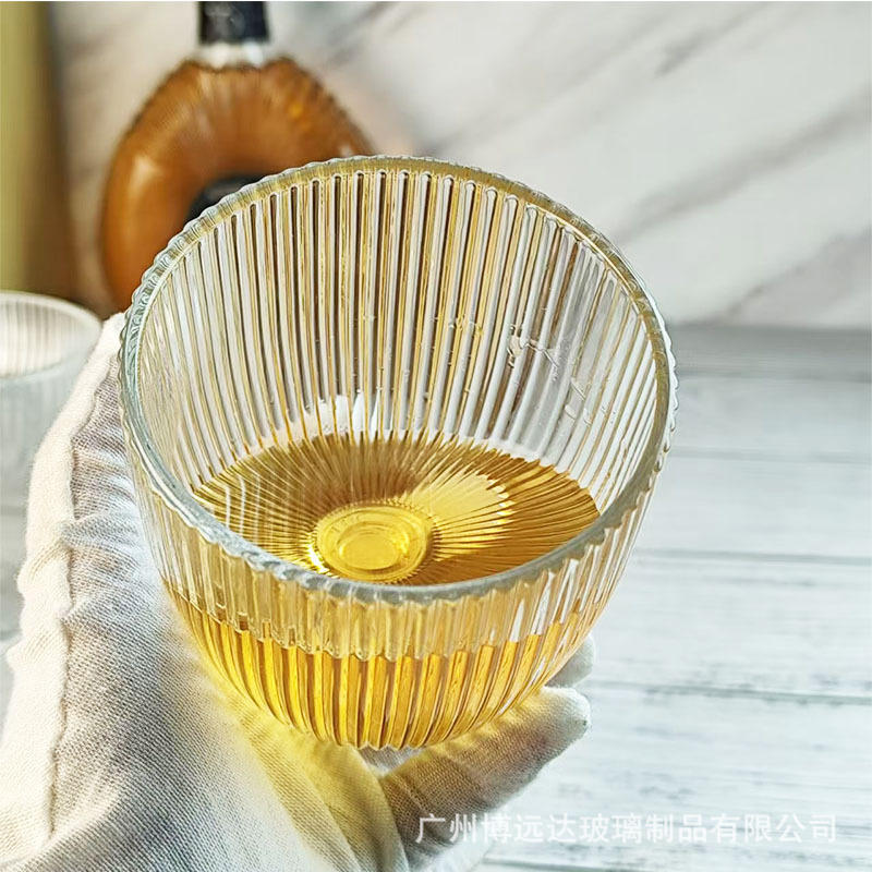 Vertical striped high-footed glass cups, ice cream cups, glass dessert cups, yogurt cold drink ice cream cups, champagne cups, wine glasses Specification drawing