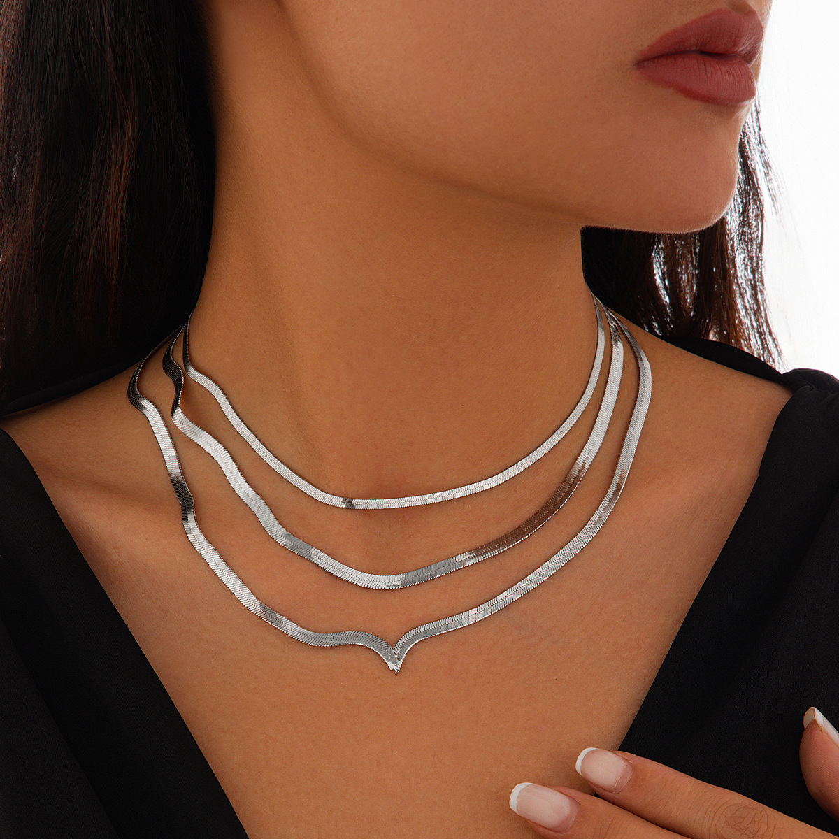 European and American cross-border jewelry punk metallic snake bone chain necklace, female personality geometric chain multi-layer collarbone chain details Picture
