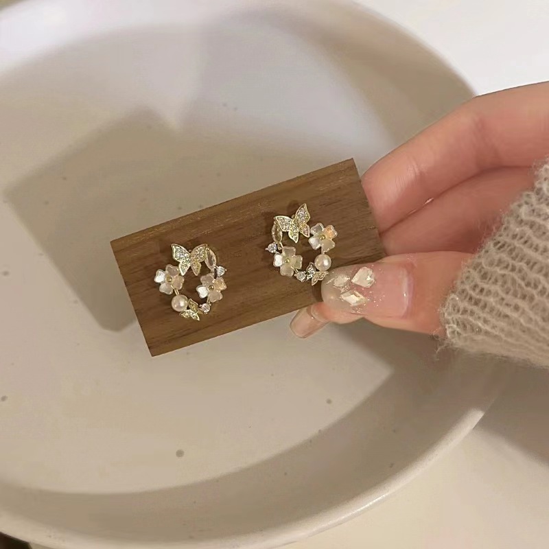 Gentle and sweet butterfly flower stud earrings, women's exquisite temperament, high-end sense, cool earrings, 2025 bestseller trendy earrings Application Scenario