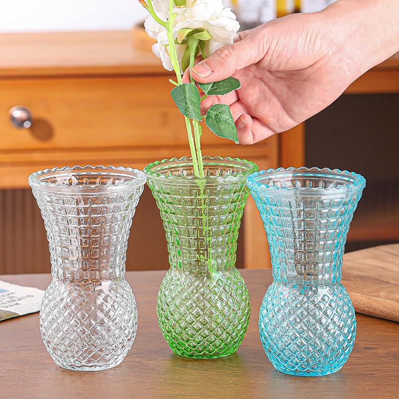 Ins-style high-end European-style simple glass small transparent vase with high appearance level, living room aroma bottle decorative item Application Scenario