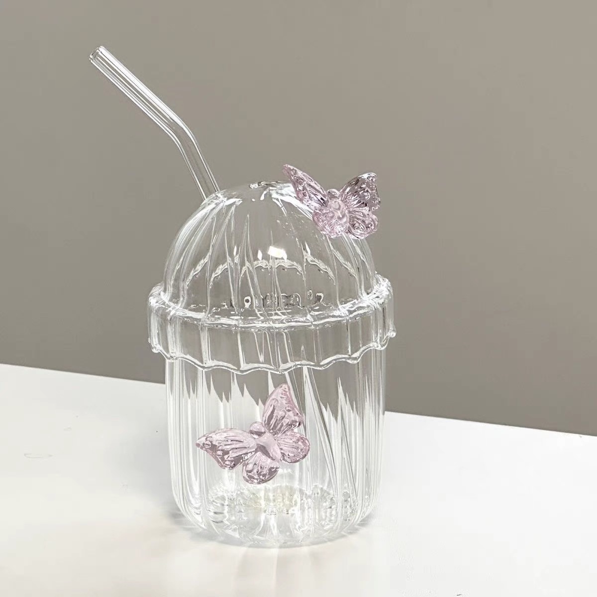 Butterfly glass single-layer cup, high borosilicate transparent glass, large capacity, high-temperature resistant, living room drinking cup for guests full figure