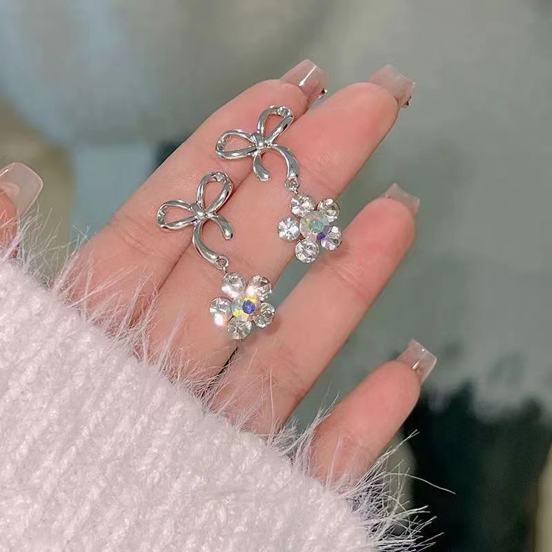 s925 Korean ins trendy bow stud earrings, light luxury shiny zircon flower pendant earrings, women's fashionable and versatile ears Specification drawing