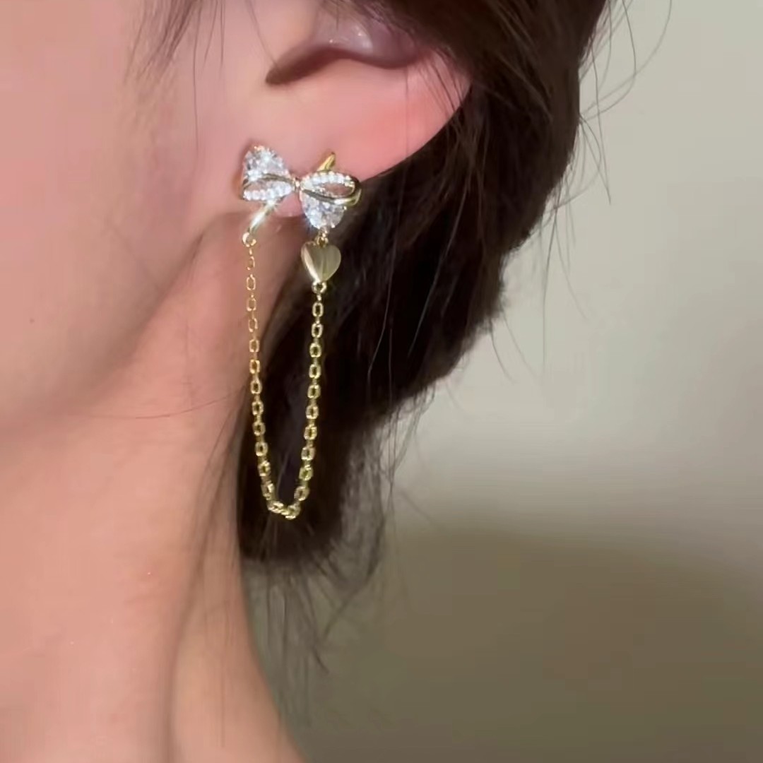 Light luxury, high-end and versatile, long tassel stud earrings with sparkling diamonds, bows, women's ins style, super ethereal and gentle earrings full figure