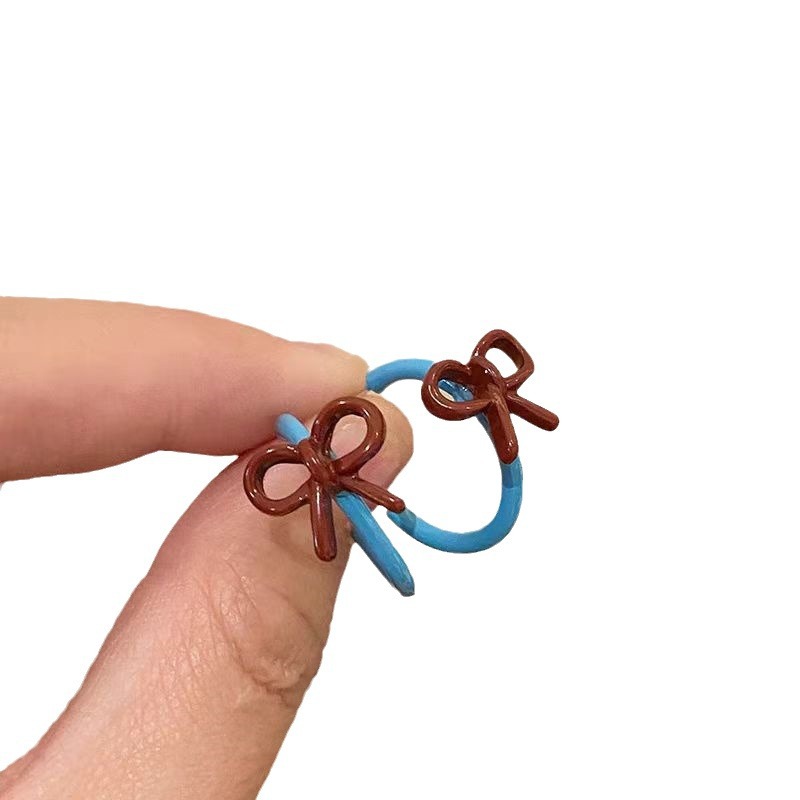 Unique and niche design with color-blocking bow earrings, Korean style Instagram trendy C-shaped ear rings and stud earrings, and a cold and individualistic style Item Picture