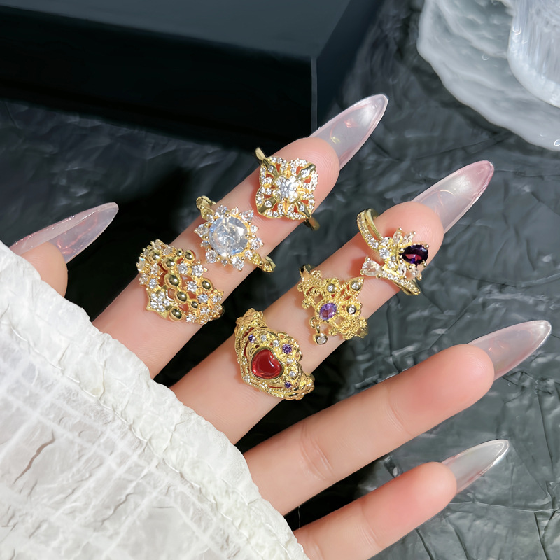 2025 New retro crown iris purple diamond ring for women, a light luxury and high-end, heart-shaped fashionable and niche index finger ring details Picture