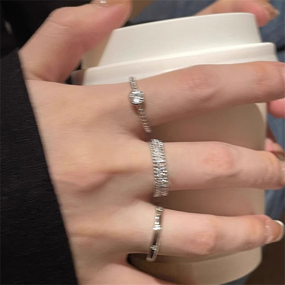 A layered Korean 925 sterling silver ring for women, a light luxury, fashionable and niche design, with a cold and unique style, is an ins ring bracelet Specification drawing