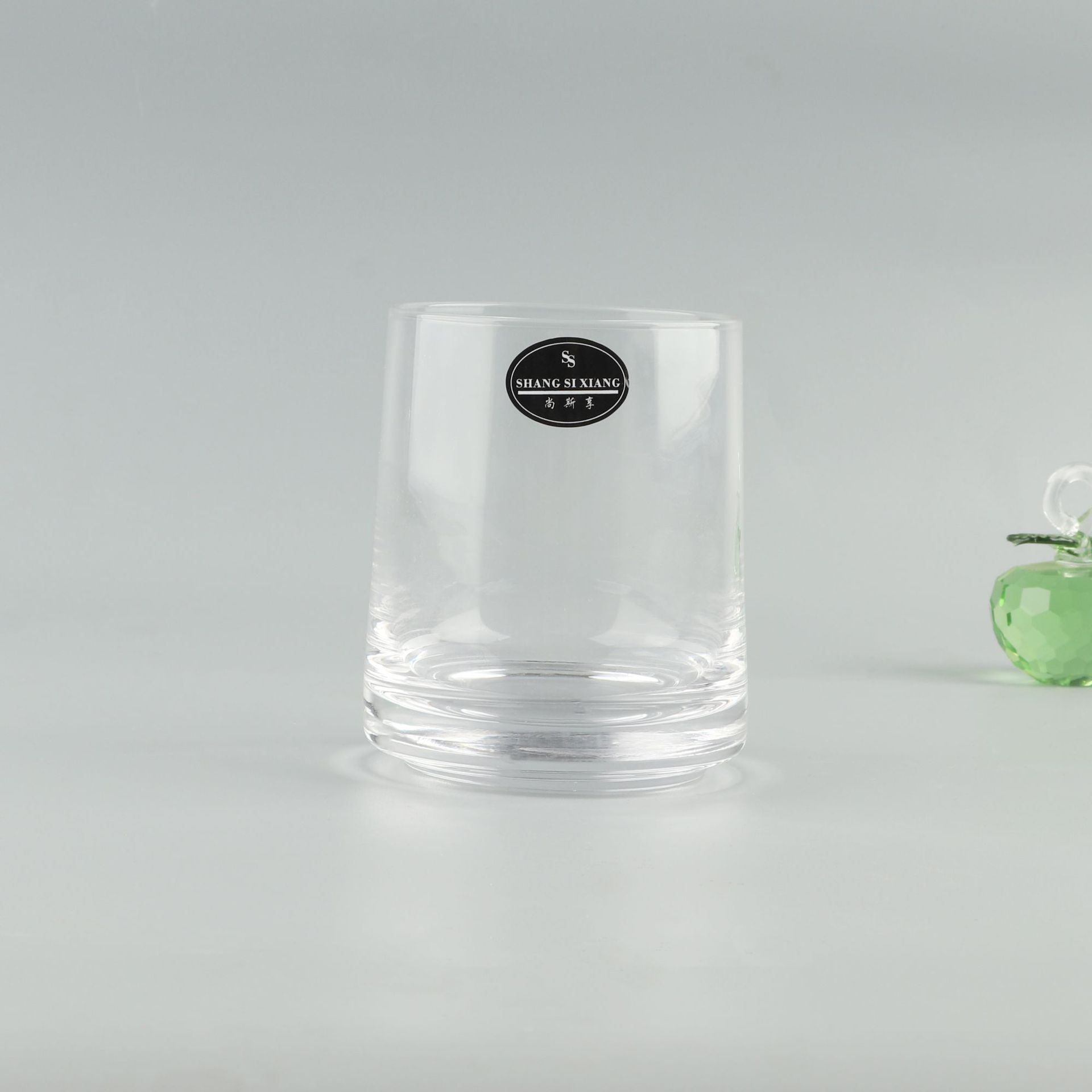 Handcrafted crystal original color glass mouthwash cup, hotel and guesthouse special mouthwash cup, thick-bottomed heat-resistant household colored water cup Application Scenario