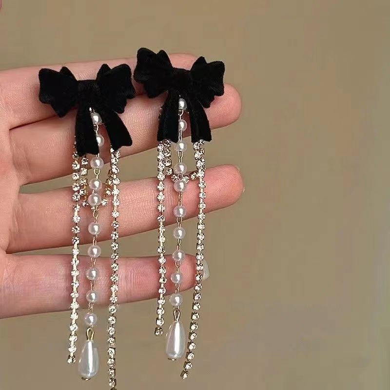 Long tassel flocked bow stud earrings for women, light luxury, fashionable, versatile, high-end and elegant ladylike earrings, a new trend Specification drawing