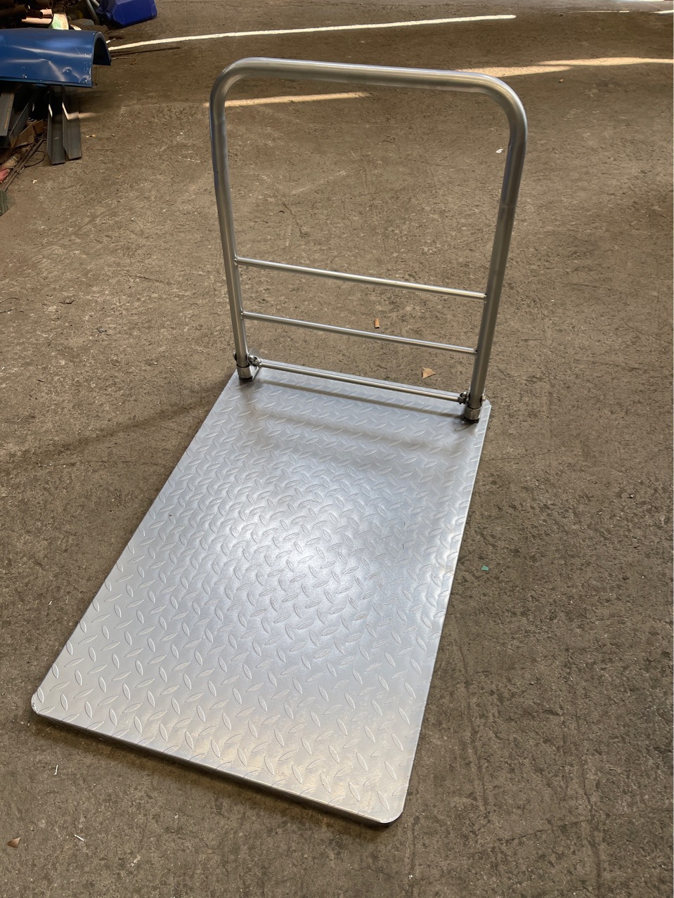 Flatbed carts, iron plate carts, silent hand-pulled carts, folding lightweight trolleys, handcarts, cargo handling carts, thickened and heavier undefined