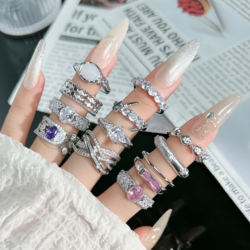 The "Purple Qi from the East" fringed purple diamond open ring is a fashionable, unique, and niche geometric sweet and cool ring with a cold and simple style Specification drawing