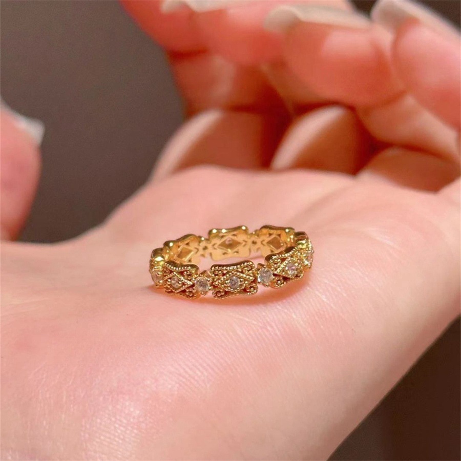 A retro palace hollowed-out zircon lace ring, a middle-aged women's index finger ring, a niche, light luxury and high-end open ring full figure