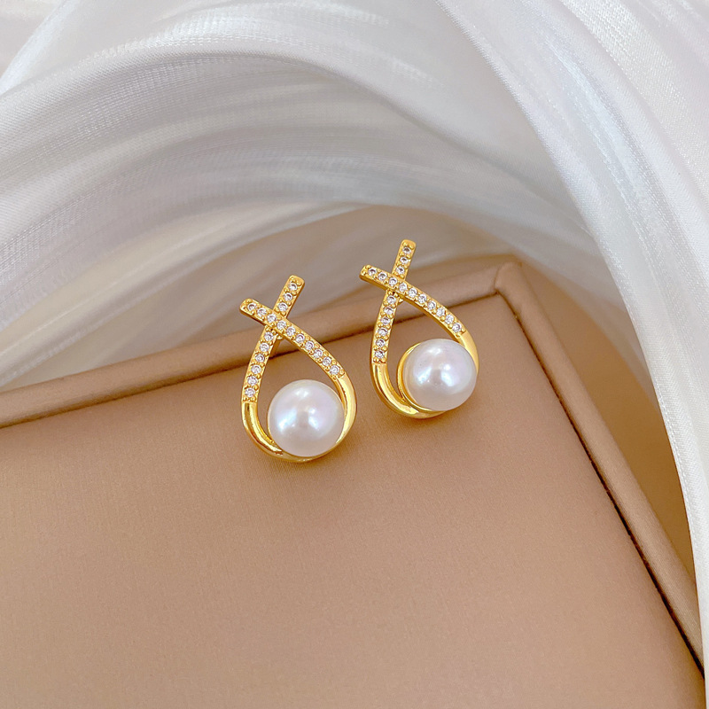 【 Titanium Steel 】 Necklace and earring set, light luxury Full diamonds, crossed pearls, personalized and elegant banquet earrings and necklaces Application Scenario