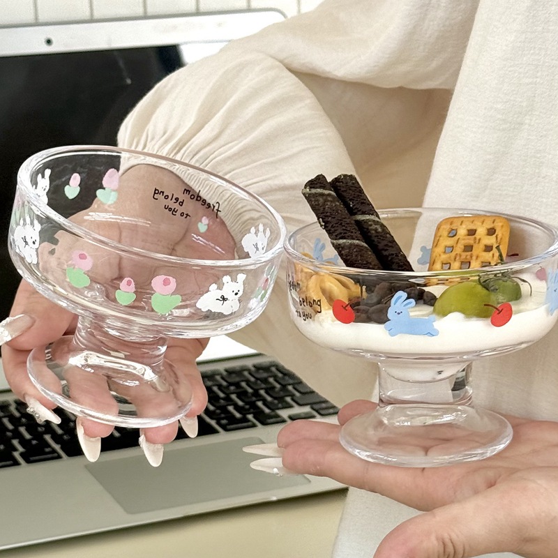 Korean Instagram cartoon transparent glass cold drink ice cream cup, fruit salad yogurt juice ice cream tall cup full figure