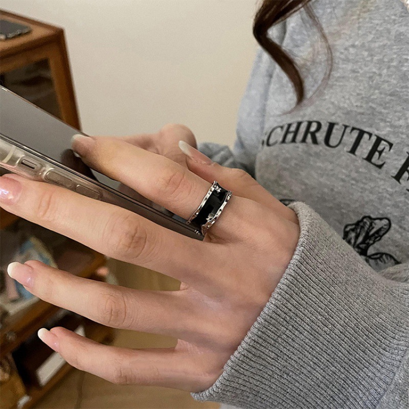 Black glazed zircon ring for women, a niche design on Instagram, exudes a sense of sophistication. The opening is adjustable, making it a fashionable and individualistic index finger ring full figure