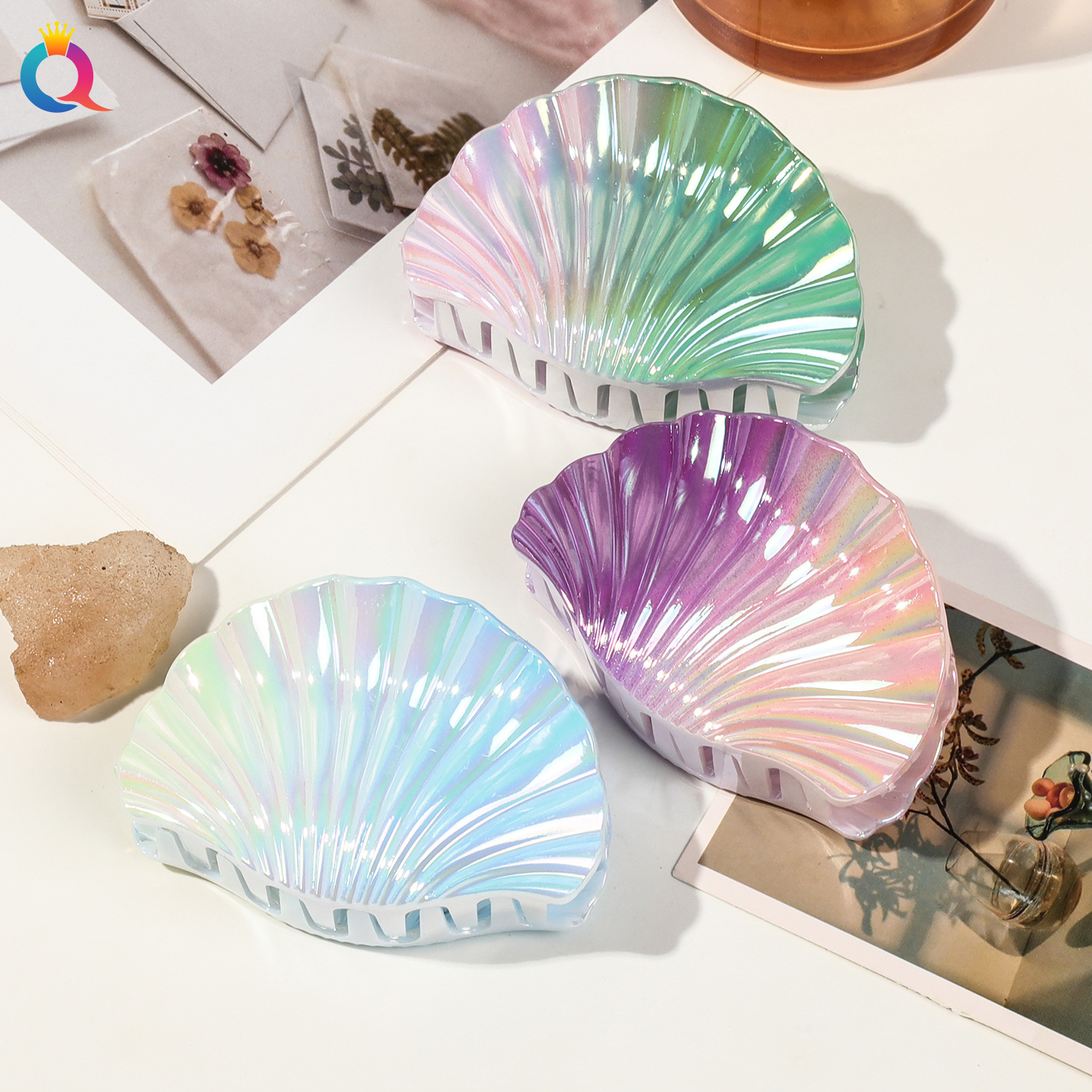 Qiyue Cross-border's best-selling ABS electroplated shell hair clips, seaside hair curls, claw clips, shark clips for the back of the head, and hair accessories wholesale Application Scenario