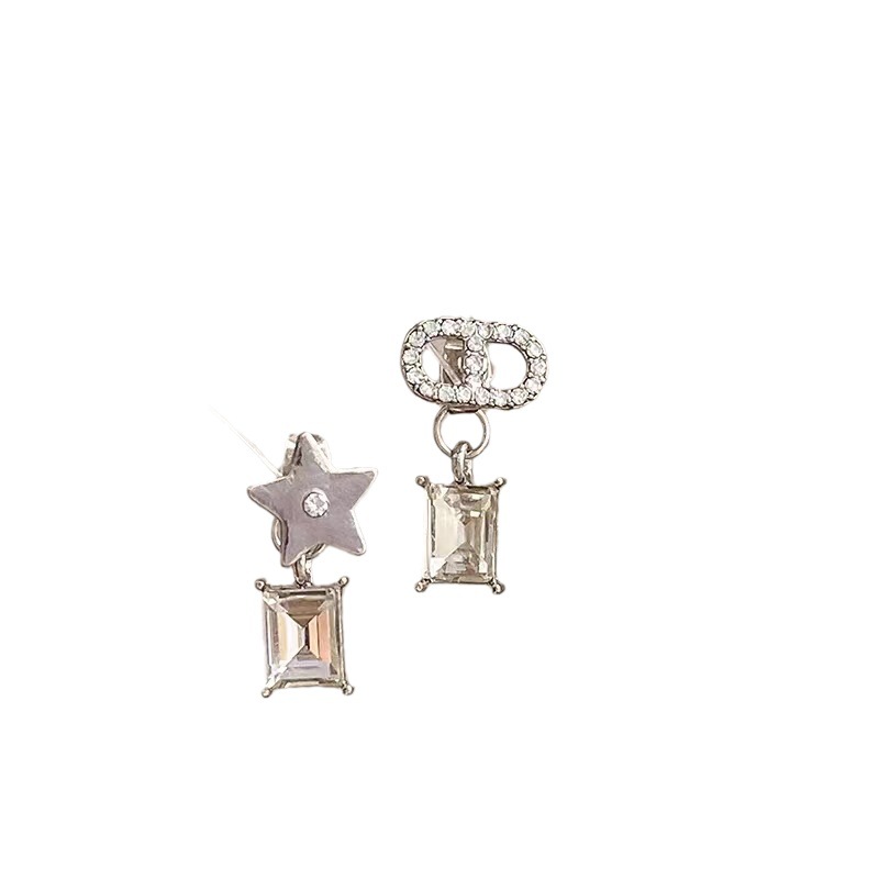 Asymmetrical letter star zircon earrings, versatile and feminine, with a niche design sense. The stud earrings exude a light luxury and high-end feel Item Picture