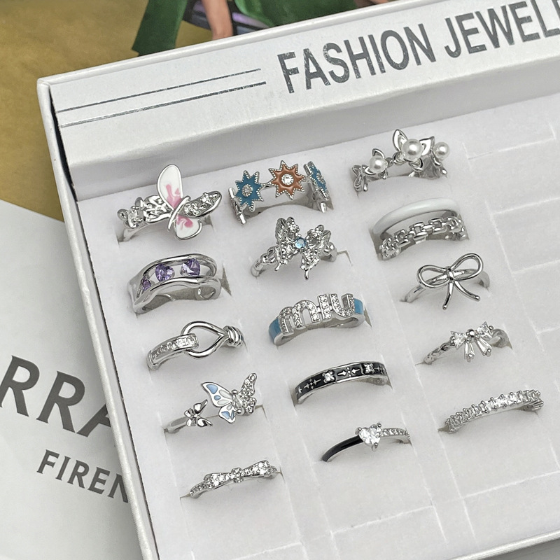 French-style butterfly fashion open ring, cool and feminine style, niche high-end feel, geometric sweet and cool, versatile ring trend Application Scenario