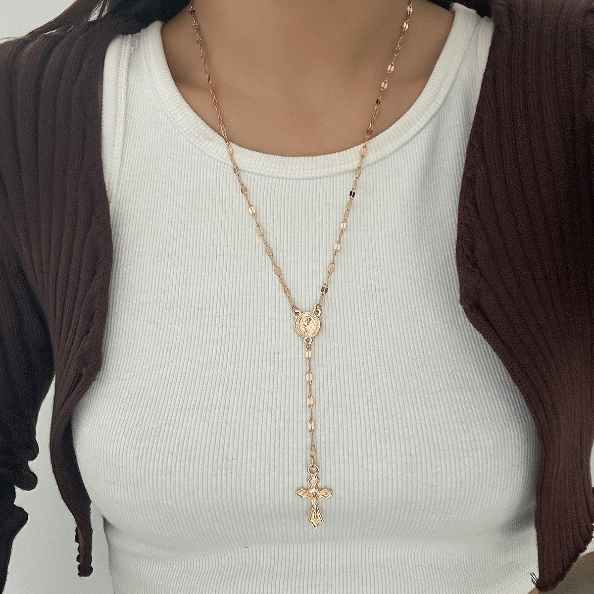 European and American cross-border jewelry, fashionable cross alloy pendant necklace, versatile studded with gemstones and beaded collarbone chain details Picture