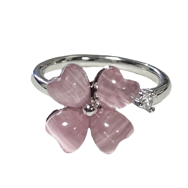 A light luxury and high-end texture flower four-leaf clover rotatable ring with a cold and elegant feminine style, a niche and refined sweet and cool ring Item Picture
