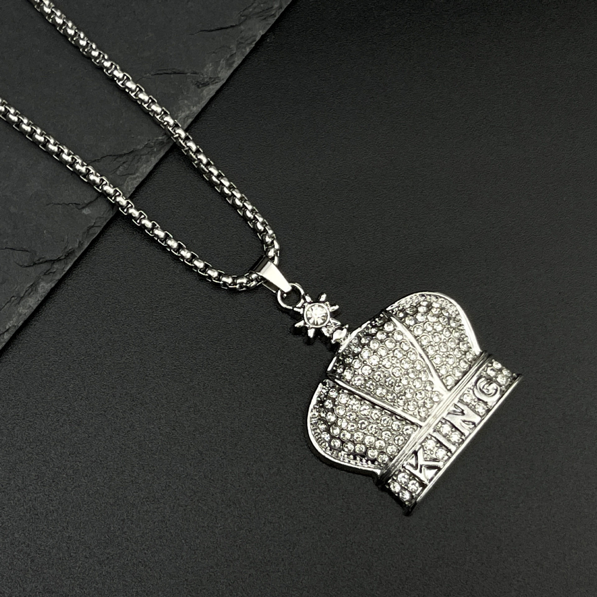 Wholesale of fashionable Instagram influencer full-diamond crown necklace pendants for women, hip-hop trendiness for men, and unique long sweater chains Specification drawing