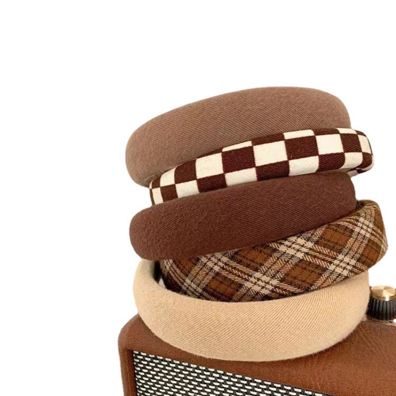 The new Maillard brown high top hairband with a retro style, a plush hairband for washing the face, and a high-end wide-edge headband Item Picture